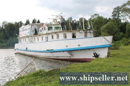 202. River passenger - work ship - 22 persons