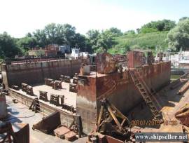 133. River floating dock
