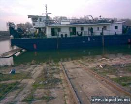 201 .  River pusher-tug