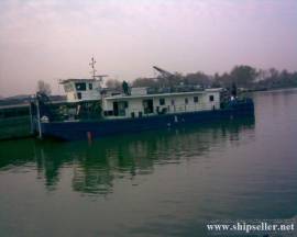 201 .  River pusher-tug