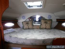32' Rinker 320 Express Cruiser 2006