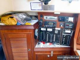 33' Island Packet 320 2000