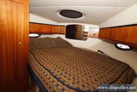 34' Cruisers Yachts 340 Express w/Bow Thruster 2005