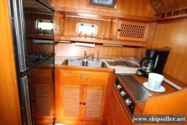 36' Nova Heritage East Sundeck 1988
