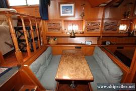 36' Nova Heritage East Sundeck 1988