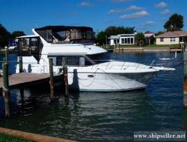 37' CARVER YACHTS 370 aft cabin with Sundeck