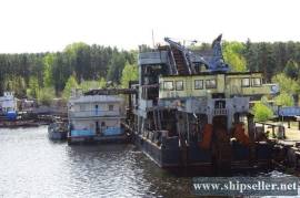 379. Multibucket dredger