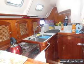 38' Beneteau 381