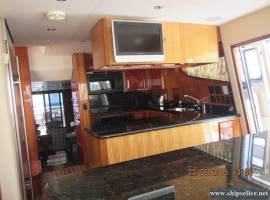 407. Motor yacht HATTERAS-80