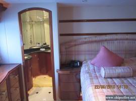 407. Motor yacht HATTERAS-80