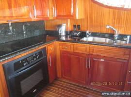 407. Motor yacht HATTERAS-80