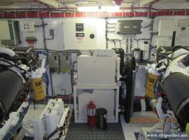 407. Motor yacht HATTERAS-80