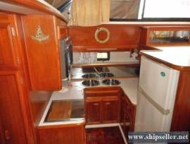 42' CARVER YACHTS 4207 Aft Cabin Motor Yacht 1988