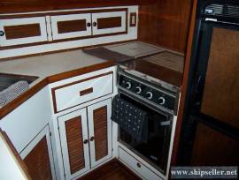 48' Offshore Cockpit Trawler Yachtfish 1986