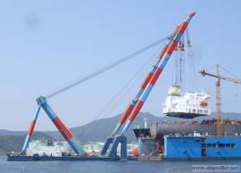 600t floating crane charter crane barge 600 ton rent