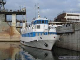 75. The traveling river craft