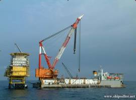 floating crane 1500t indonesia crane barge 1500ton charter crane ship 
