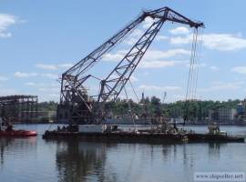 Sell​​-propelled, steerable floating crane Ganz