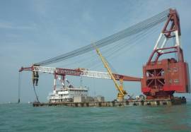 Sell used full revolving floating crane 600t all revolving crane barge