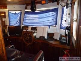Supply vessel